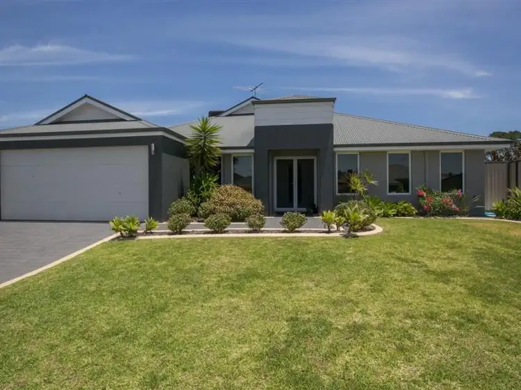 Second view of Homely house listing, 4 Edulis Ave, Aubin Grove WA 6164