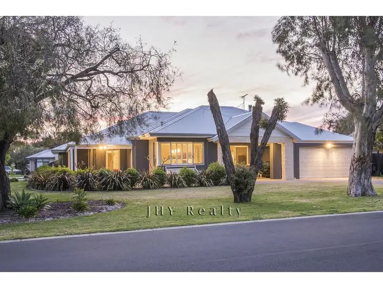 32 Peppermint Drive, Quindalup WA 6281