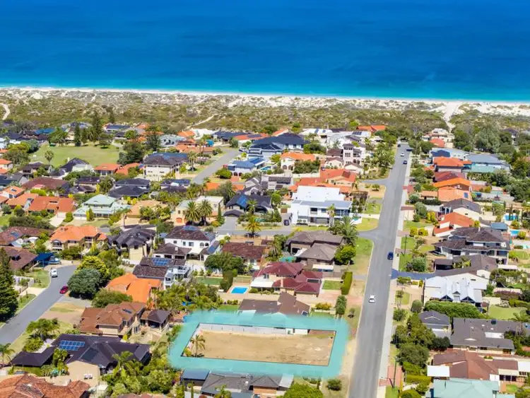 37 Peasholm Street, City Beach WA 6015