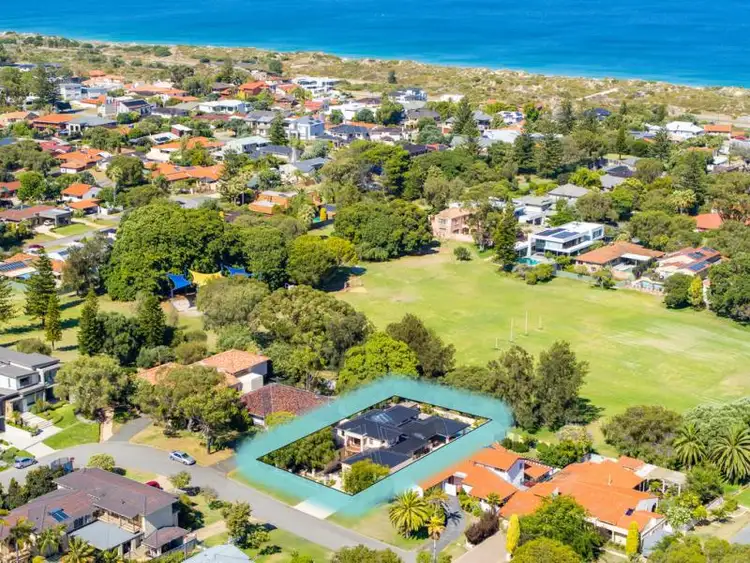 25 Skipton Way, City Beach WA 6015
