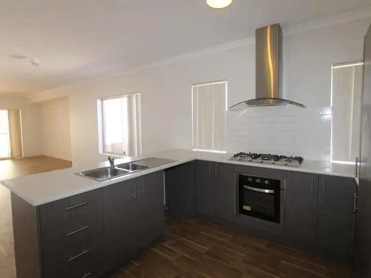 42 Harrogate Vista, Landsdale WA 6065