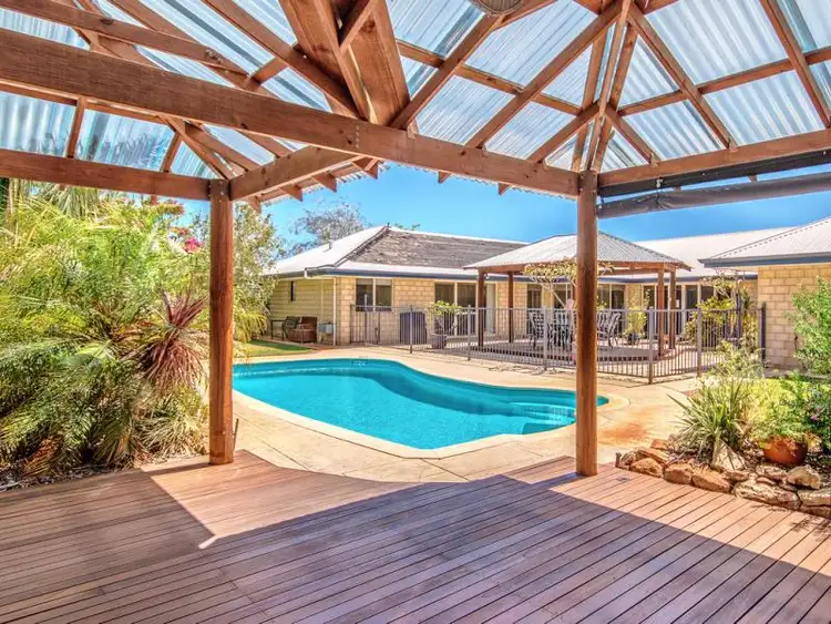 16 Maddox Vista, Lakelands WA 6180