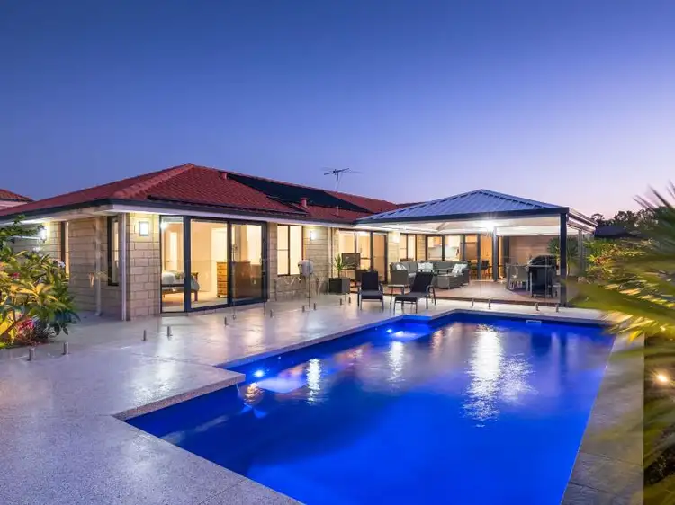 27 Meadowbank Gardens, Hillarys WA 6025