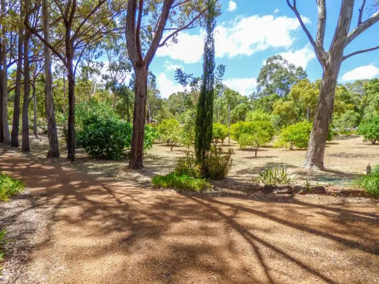 155 Railway Road, Gooseberry Hill WA 6076