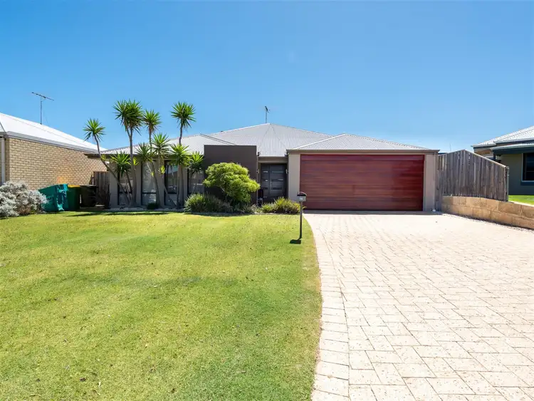 16 Beaufortia Turn, Halls Head WA 6210