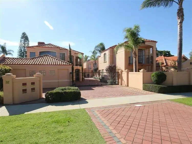 4/32 Renwick Street, South Perth WA 6151