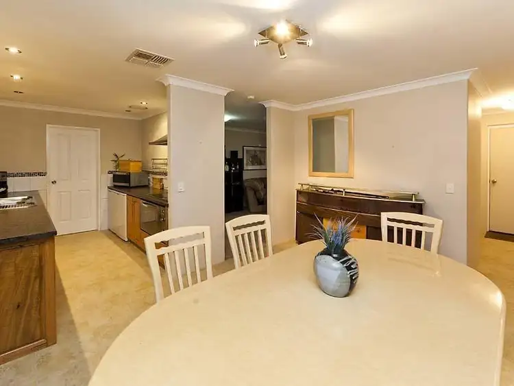 Fourth view of Homely house listing, 27 Inverness Circle, Camillo WA 6111