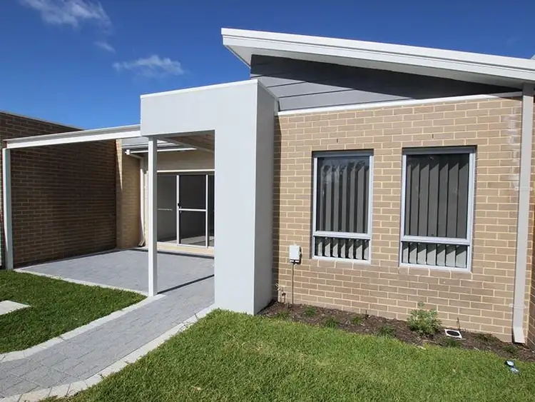 2/11 Brentford Parade, Wellard WA 6170