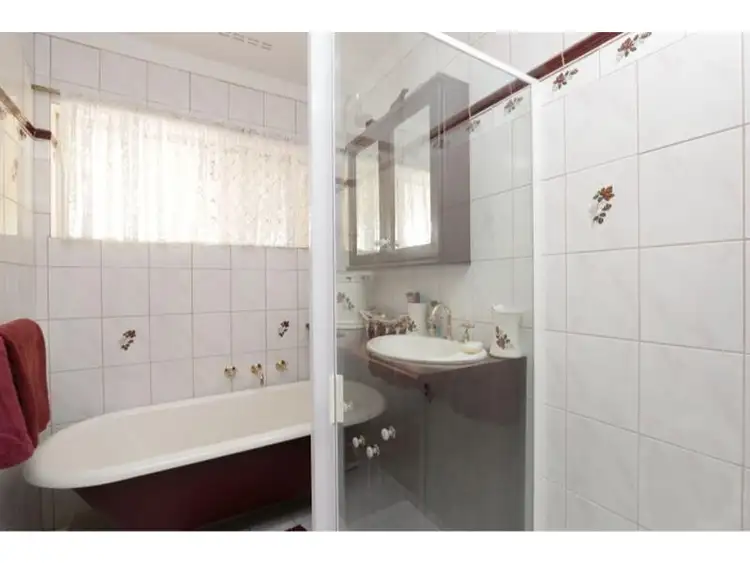Fifth view of Homely house listing, 2 Hughenden Drive, Thornlie WA 6108