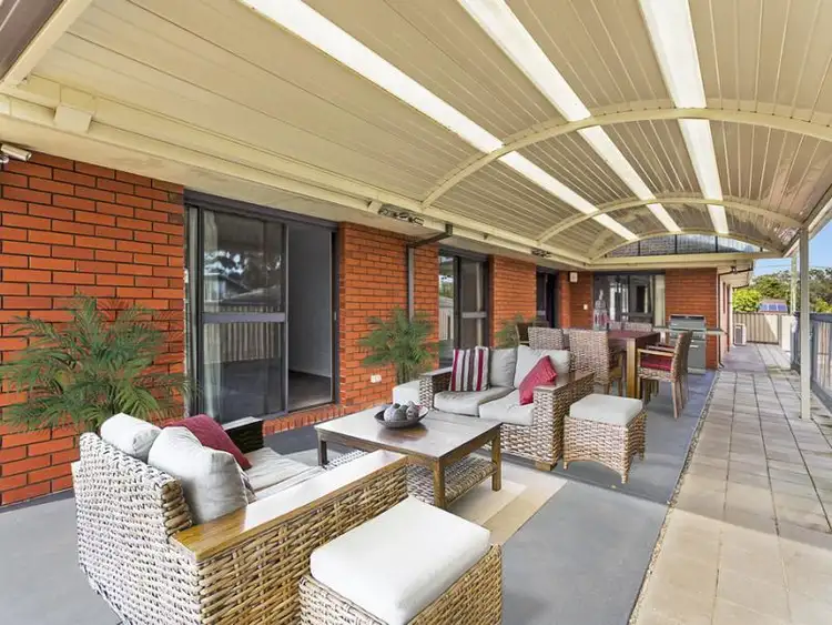 7 Pauline Avenue, Kalamunda WA 6076