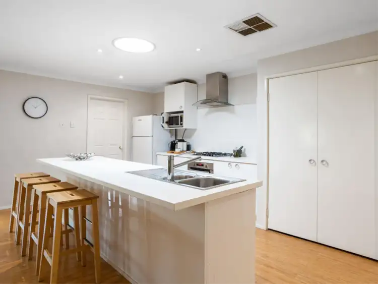 8 Sunshine Place, Bibra Lake WA 6163