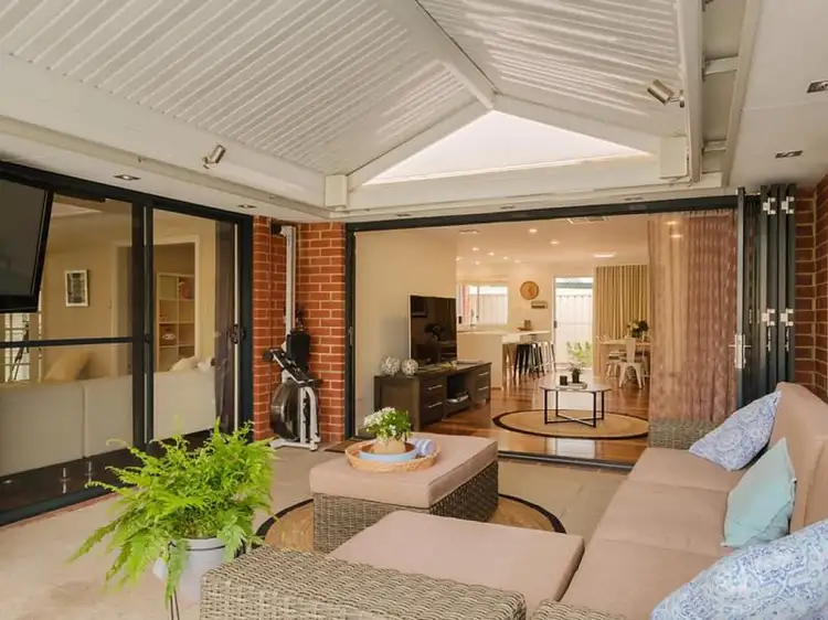 8 Lismore Court, Duncraig WA 6023