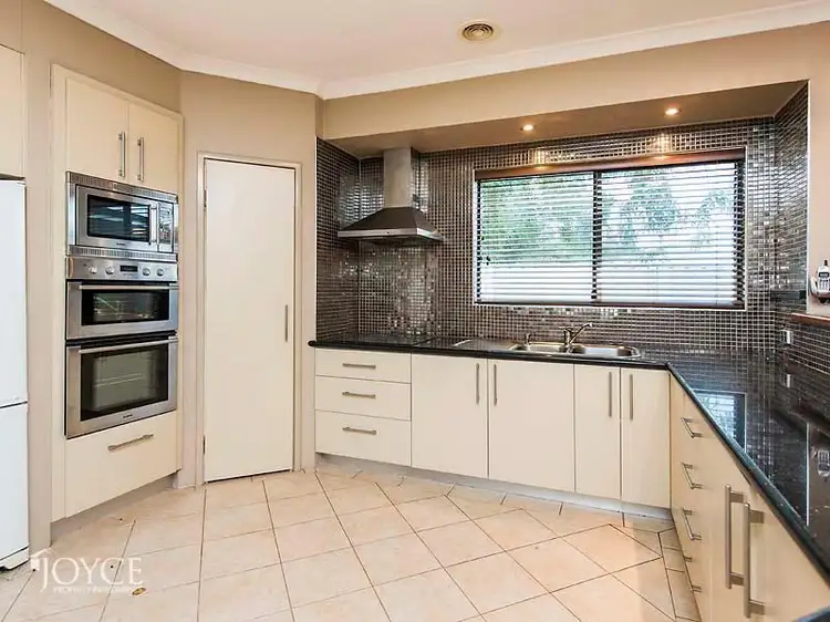 7 Aviary Gardens, Rivervale WA 6103