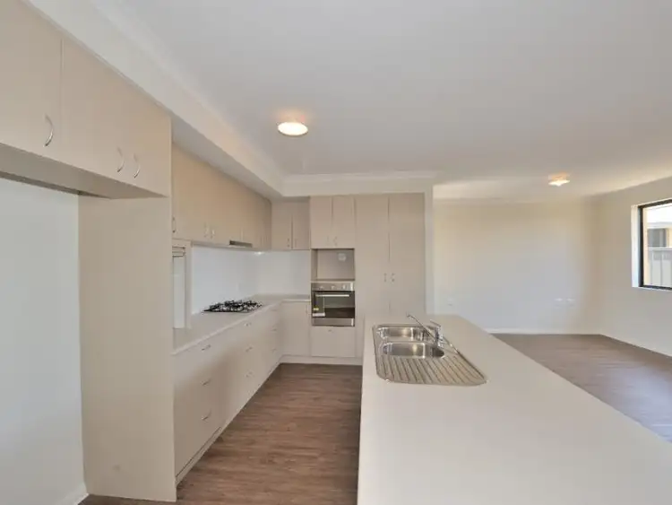11 Wollaston Avenue, Pinjarra WA 6208