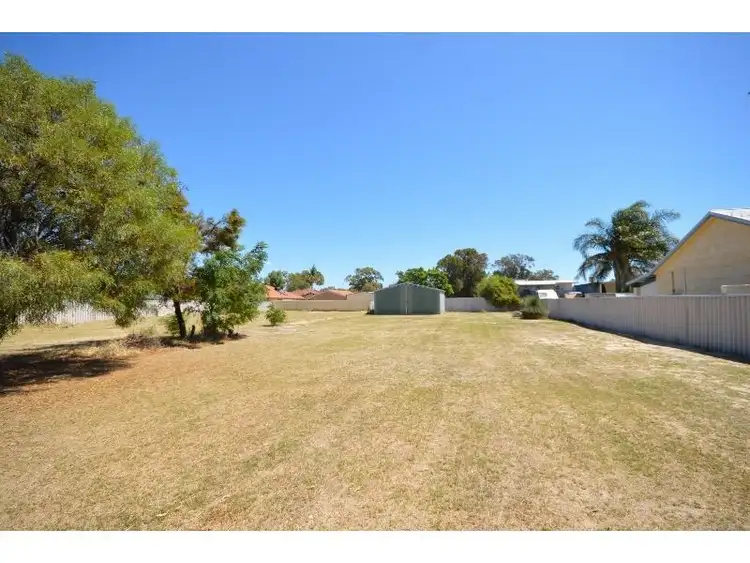 12 Earl Street, Wannanup WA 6210
