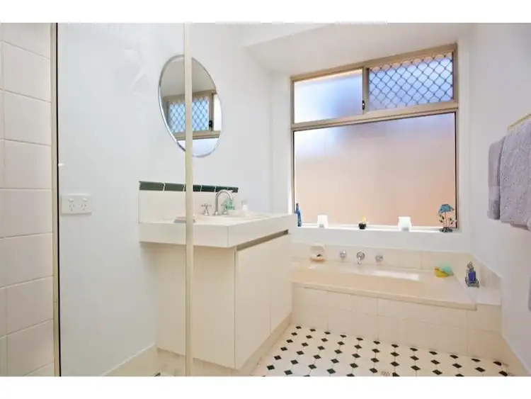 Seventh view of Homely house listing, 1/5A Shadwell Court,, Caversham WA 6055