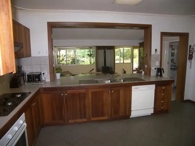 180 Wilura Road, Mundaring WA 6073