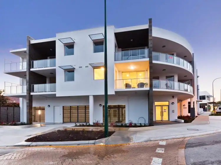 2/5 Barker Avenue, Como WA 6152