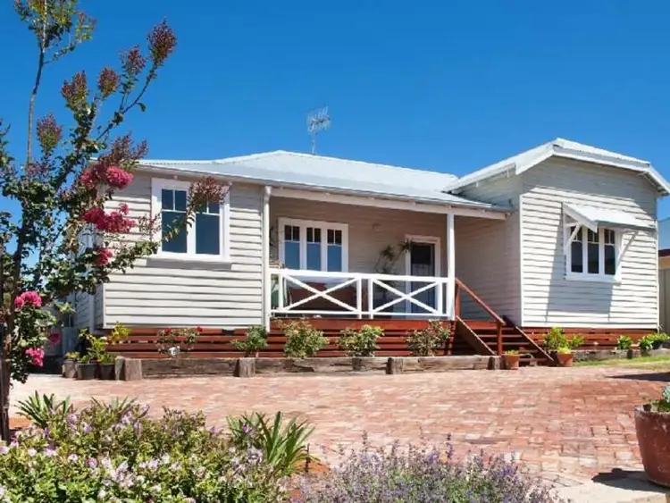 8 Charles Hine Avenue, Margaret River WA 6285