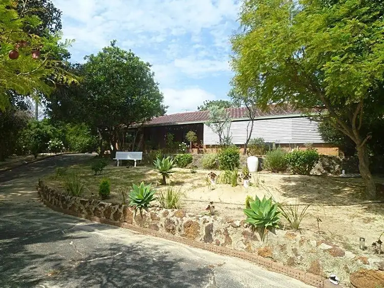 1 Peet Road, Kalamunda WA 6076