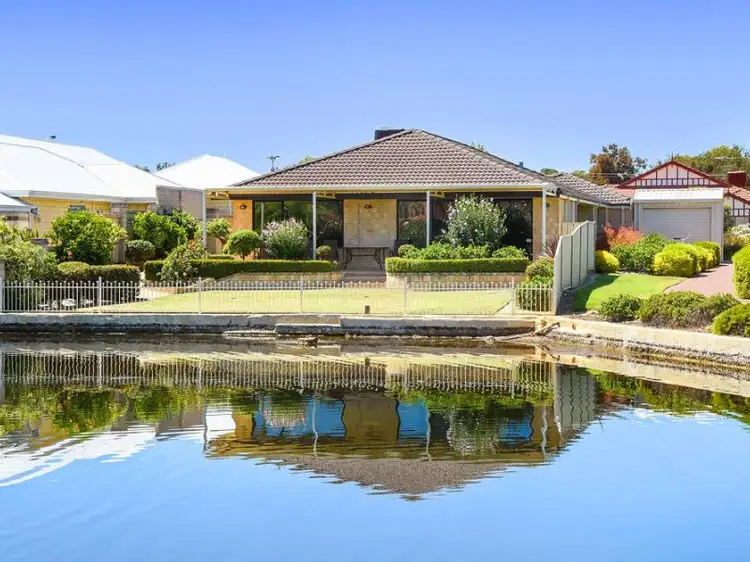 2 Pickworth Retreat, Pelican Point WA 6230