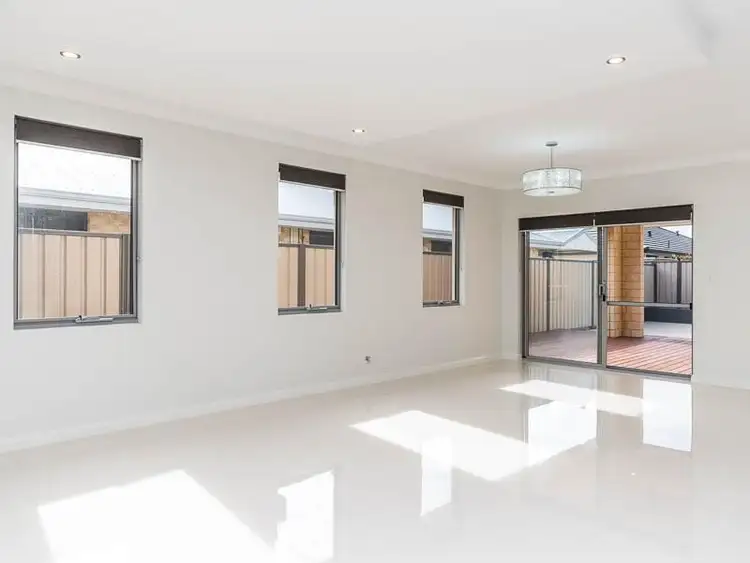 Sixth view of Homely house listing, 10 Loseto Link, Piara Waters WA 6112