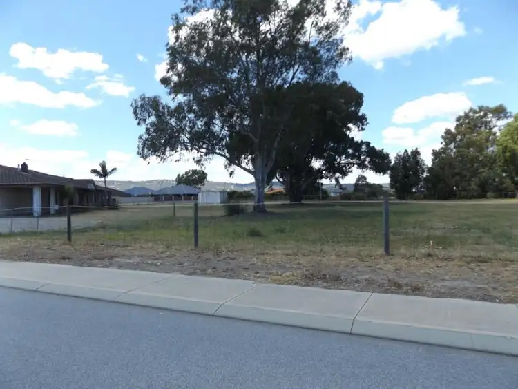 4 Mooreana Crescent, Wattle Grove WA 6107