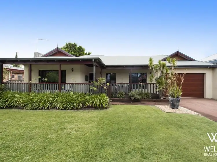 25 Oakland Avenue, Cloverdale WA 6105