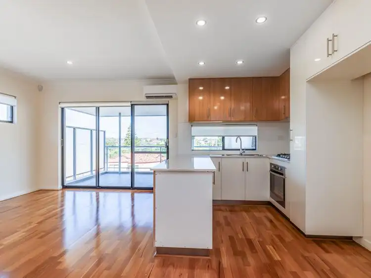 4/16 Sackville Terrace, Scarborough WA 6019