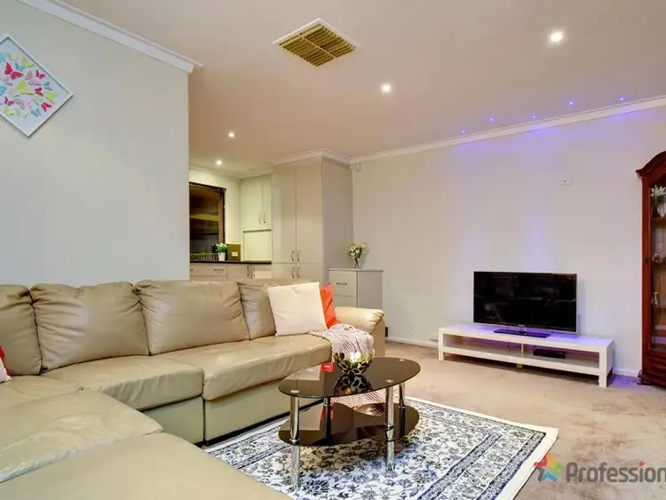 Fifth view of Homely house listing, 8 Rhagodia Court, Heathridge WA 6027