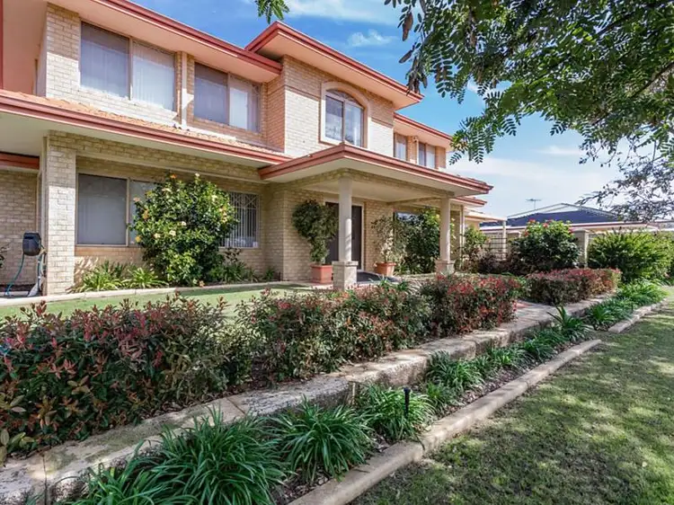 2 Greenoak Place, Woodvale WA 6026