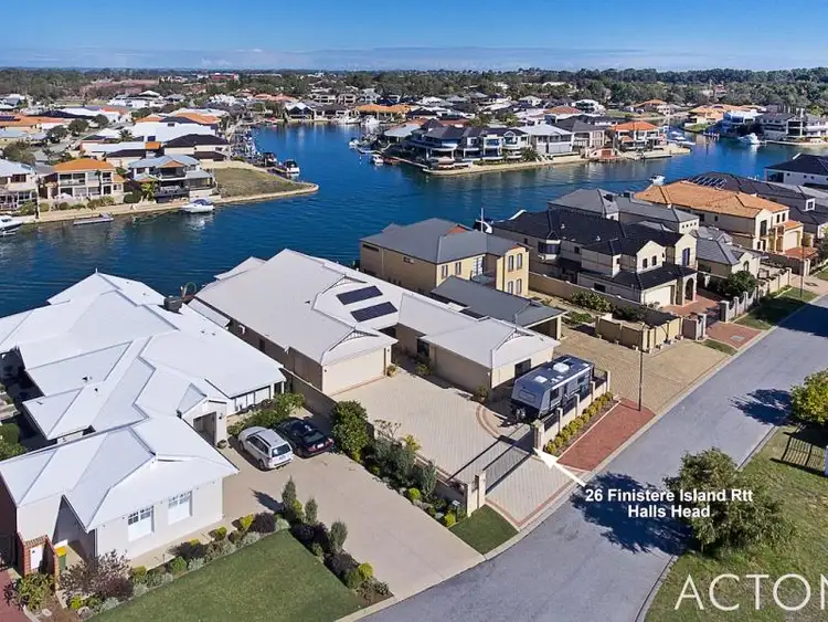 26 Finistere Island Retreat, Halls Head WA 6210