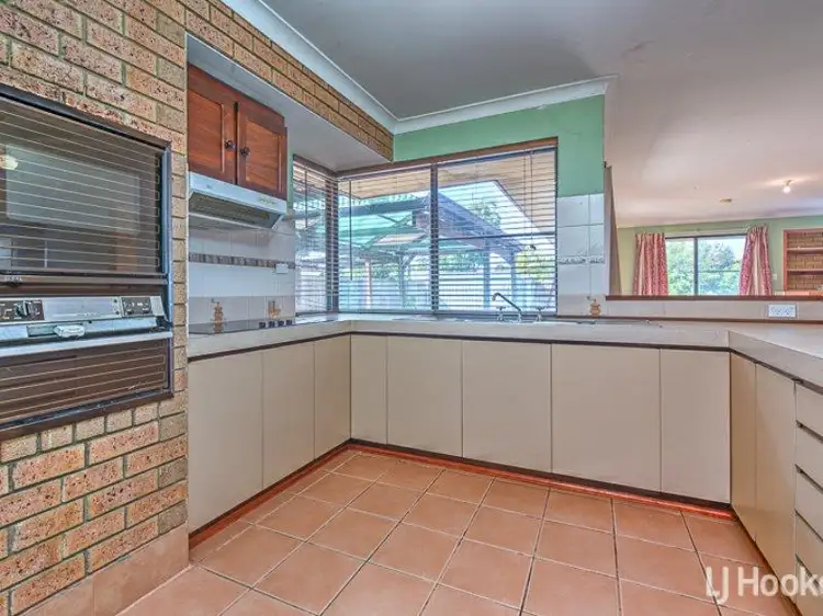 75 Greenway Avenue, Thornlie WA 6108