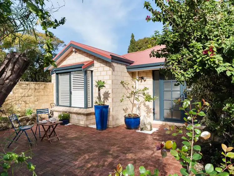 10 Limerick Way    UNDER OFFER, Fremantle WA 6160