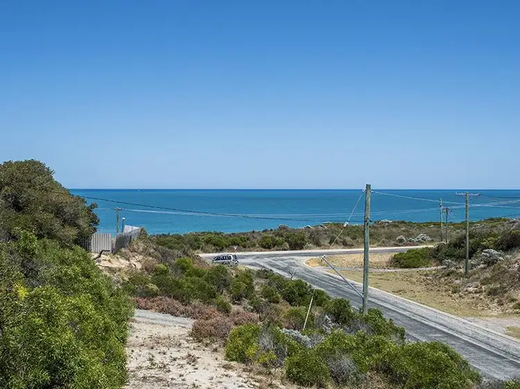 16 Fraser Street, Guilderton WA 6041