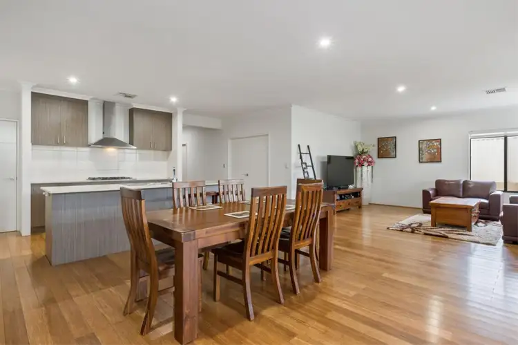 Sixth view of Homely house listing, 10 Kapula Way, Lake Coogee, Munster WA 6166