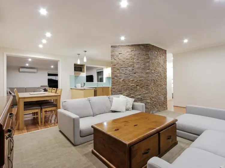 8 Dunelt Place, Marangaroo WA 6064