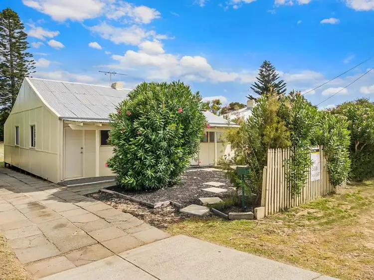 179 Safety Bay Rd, Shoalwater WA 6169