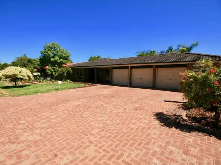 4 CURRAN PLACE, Leeming WA 6149