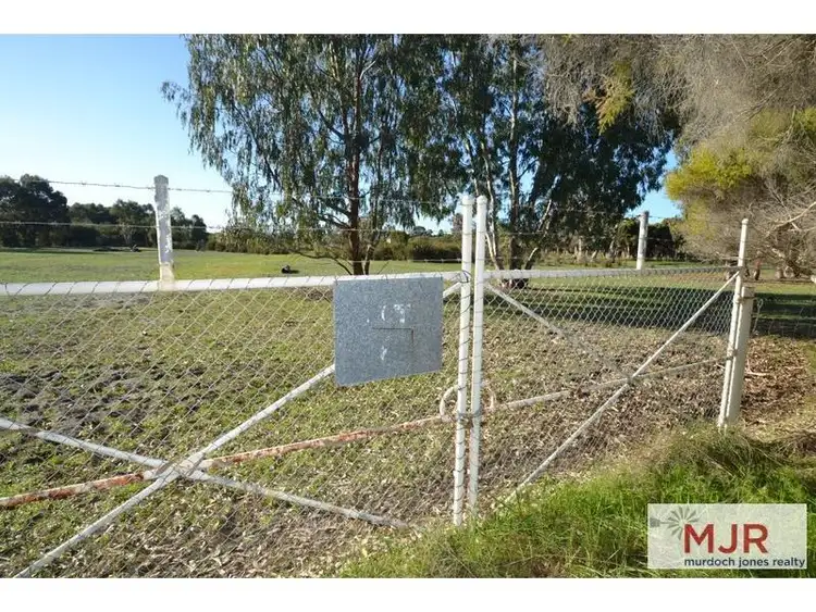 23 King Road, Oakford WA 6121