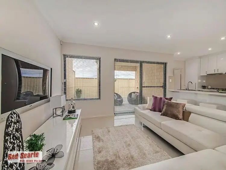 7 Valdina Place, Sinagra WA 6065