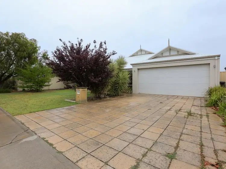 Second view of Homely house listing, 4 Tipperary Bend, Canning Vale WA 6155