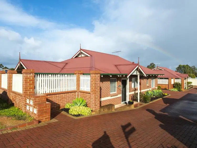 1/9 Railway Road, Kalamunda WA 6076