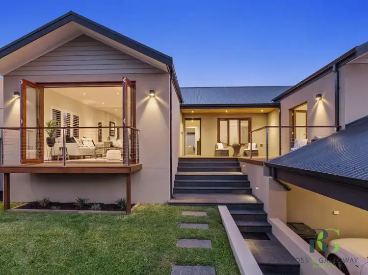 33 Woodley Crescent, Melville WA 6156