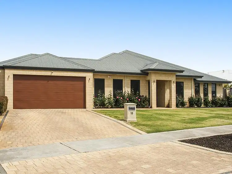 19 Farnborough Parkway, The Vines WA 6069