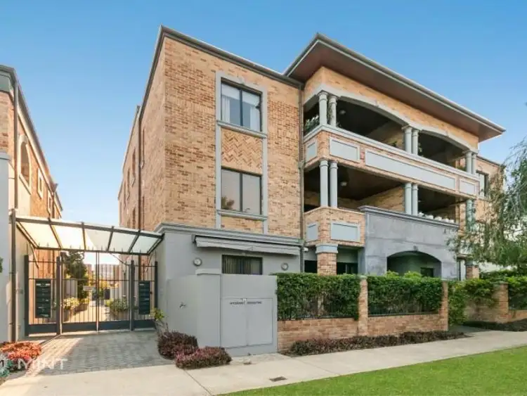 24/8 Bay Road, Claremont WA 6010