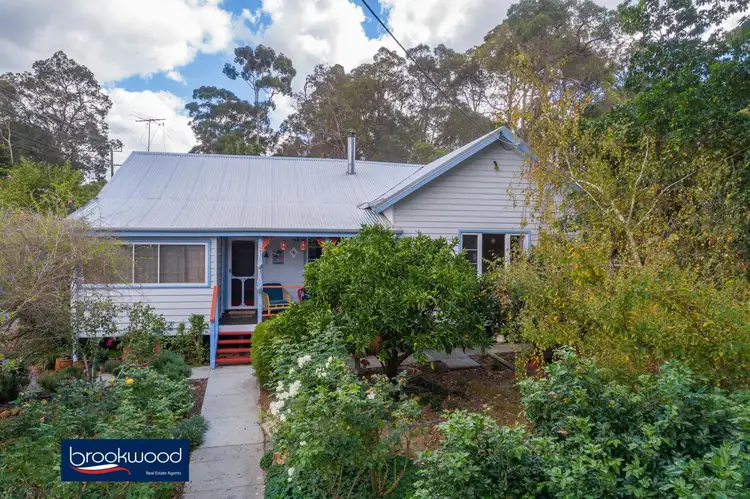 16 Yilgarn Street, Mundaring WA 6073