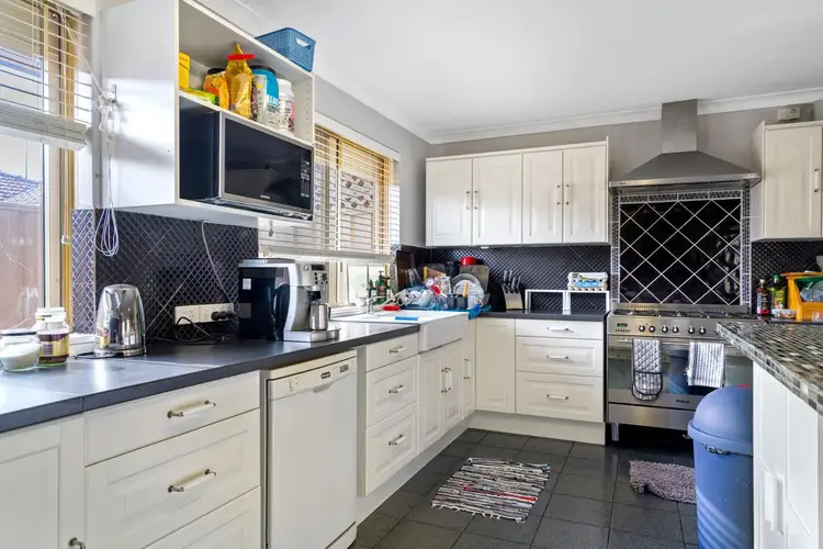 17 Wisteria Place, Thornlie WA 6108