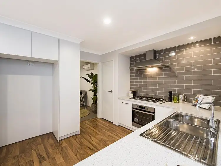 Sixth view of Homely house listing, 2 San Domingo Close, Safety Bay WA 6169