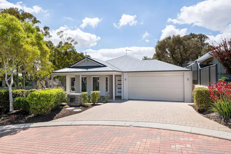 8 Sun  Court, Hillarys WA 6025